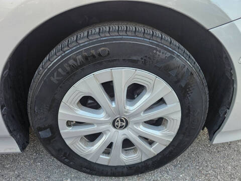 2019 Toyota Prius LE