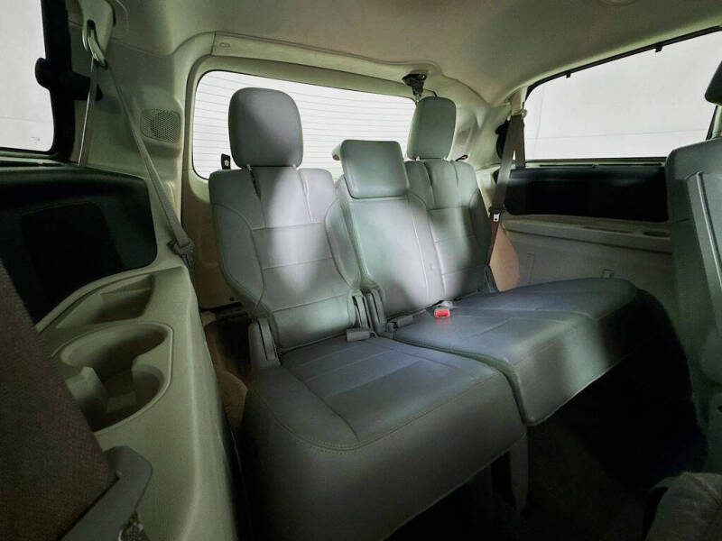 2011 Volkswagen Routan SEL Premium