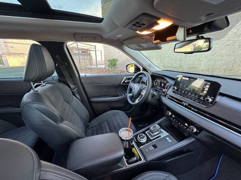 2023 Mitsubishi Outlander PHEV SE