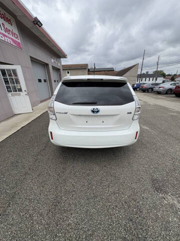2012 Toyota Prius v Five