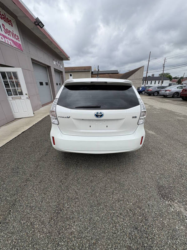 2012 Toyota Prius v Five