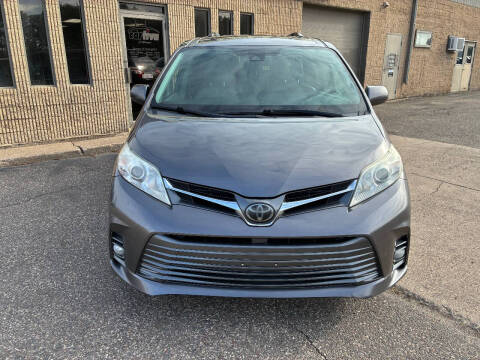 2018 Toyota Sienna XLE 8-Passenger