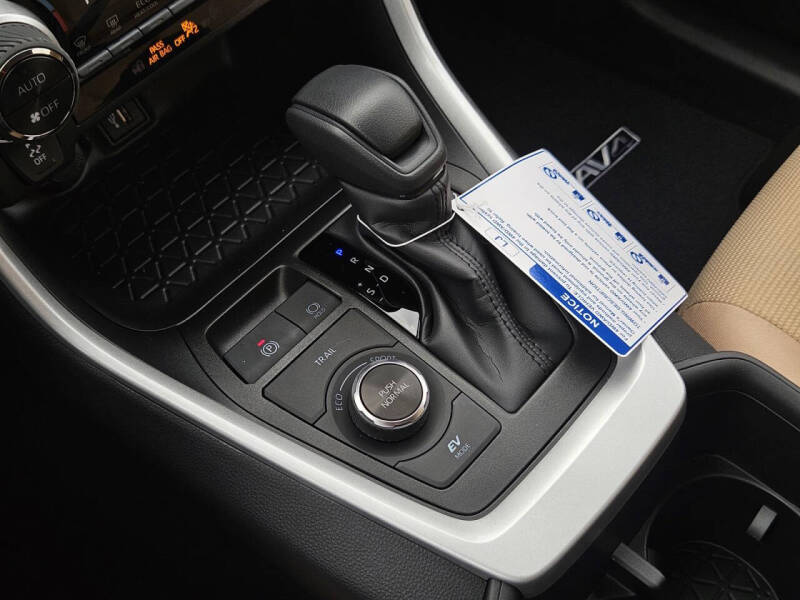 2025 Toyota RAV4 Hybrid LE