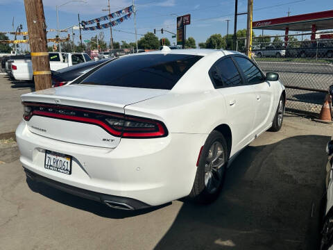 2015 Dodge Charger SXT