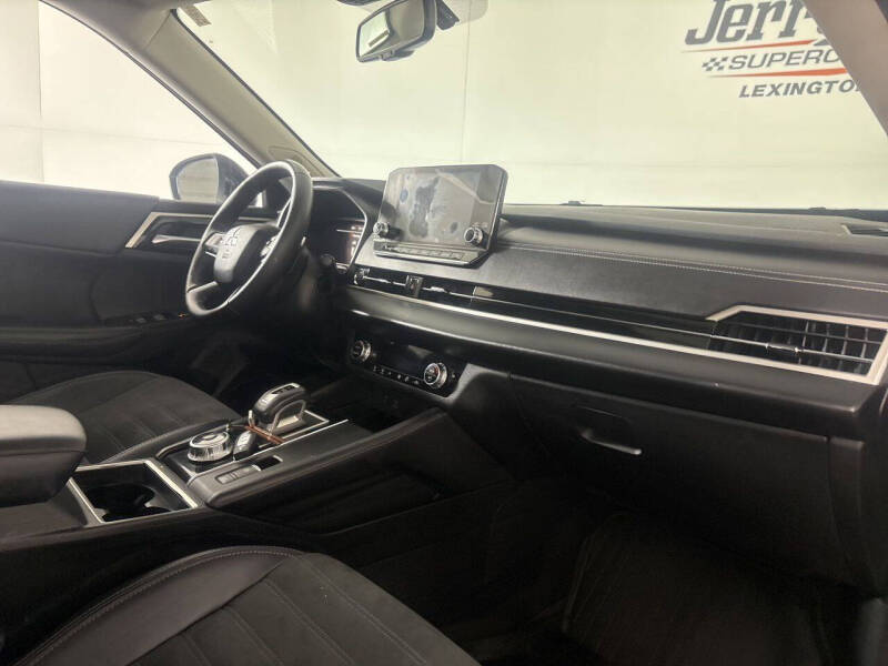 2023 Mitsubishi Outlander SE