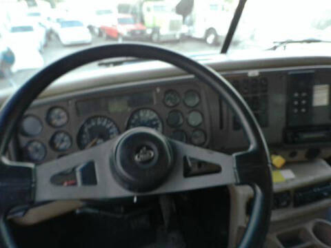2005 Mack CV713