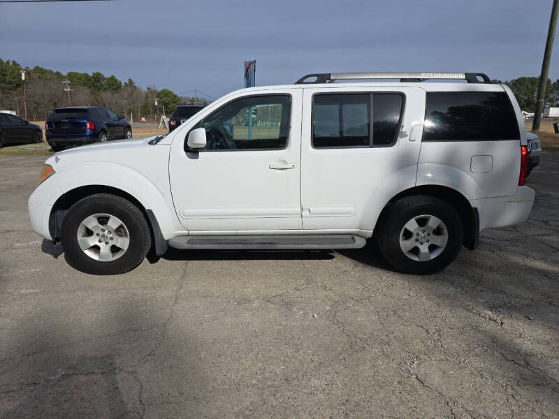 2005 Nissan Pathfinder SE