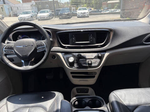 2017 Chrysler Pacifica Touring-L