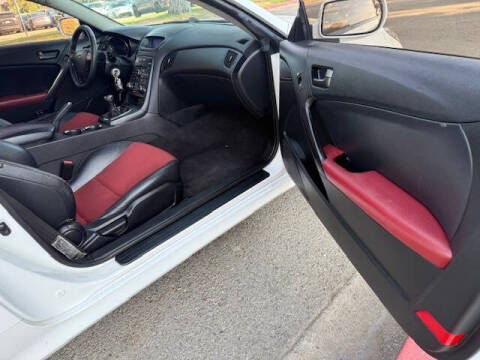 2012 Hyundai Genesis Coupe 3.8 R-Spec