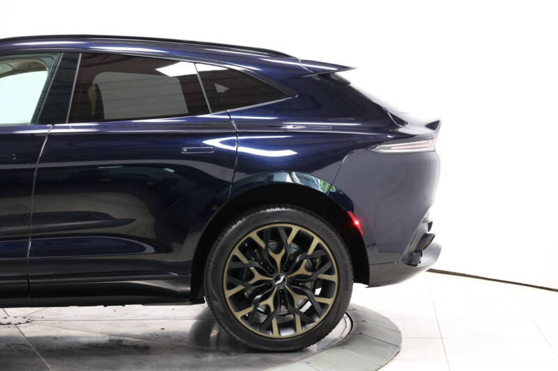 2021 Aston Martin DBX
