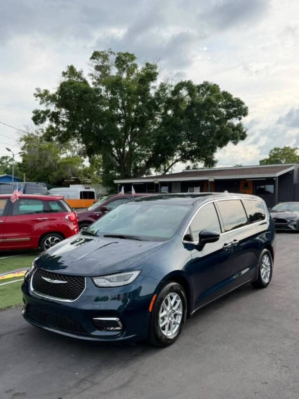 2023 Chrysler Pacifica Touring L