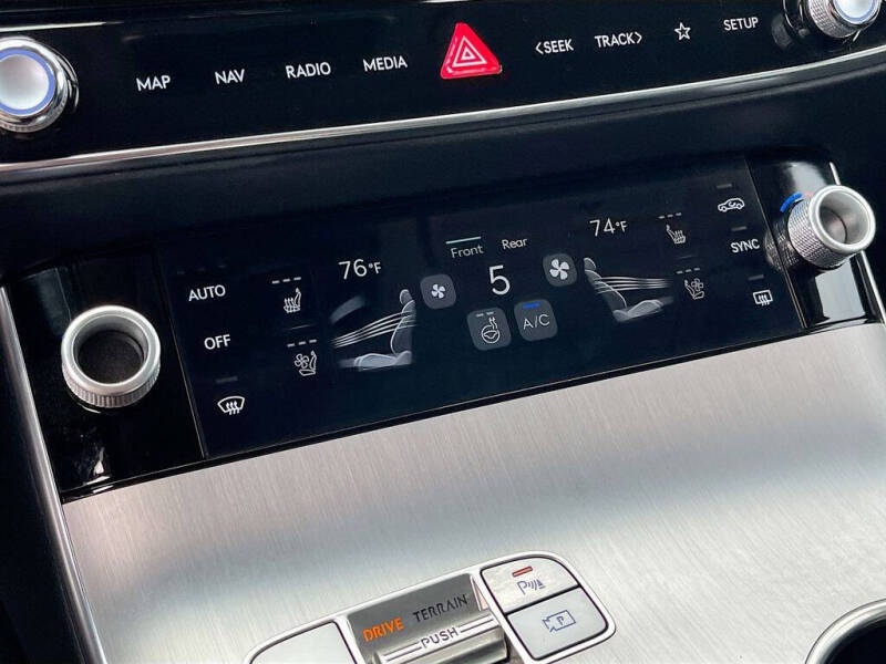 2026 Genesis GV70 2.5T Advanced