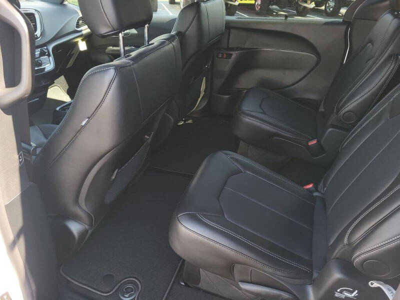 2026 Chrysler Voyager LX