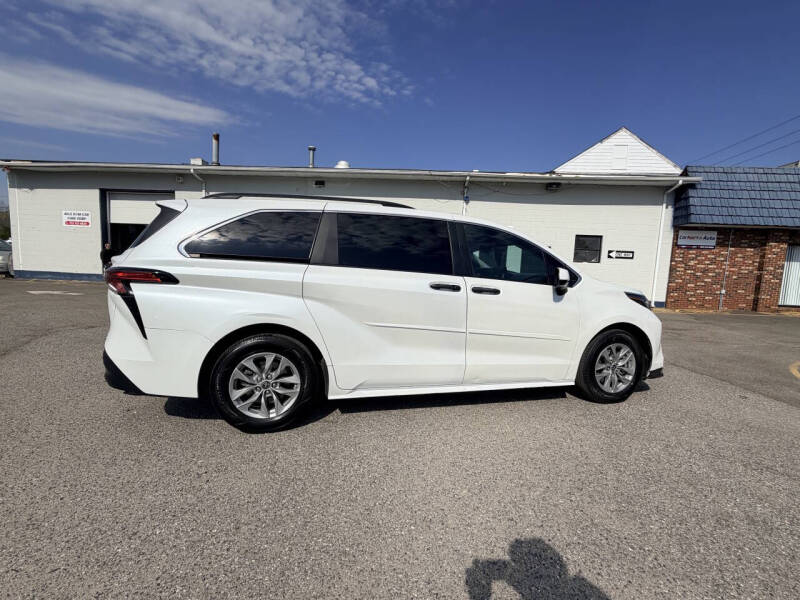 2022 Toyota Sienna XLE 7-Passenger