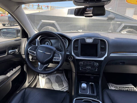 2022 Chrysler 300 Touring L