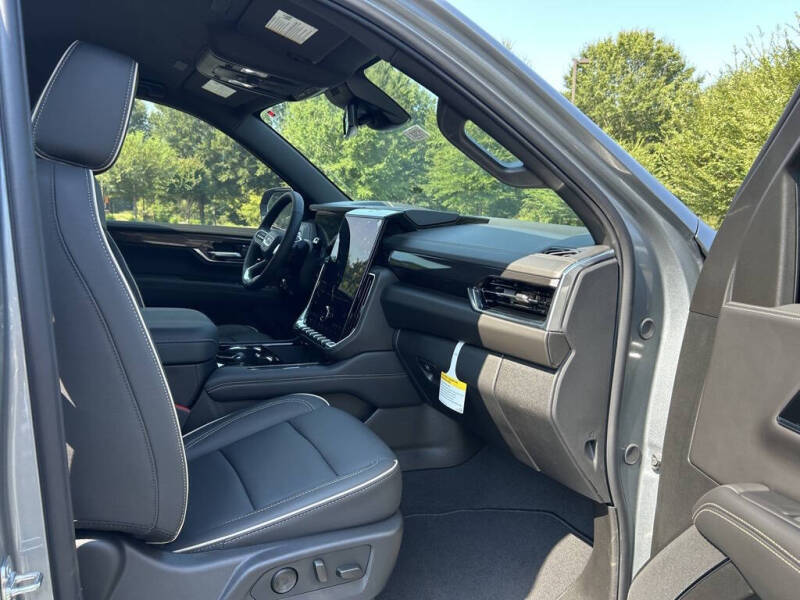 2025 GMC Yukon Elevation