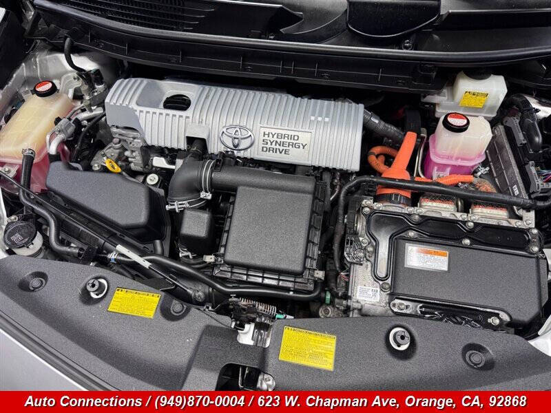 2014 Toyota Prius v Five