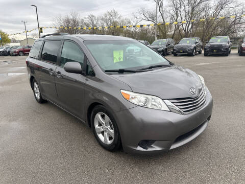2017 Toyota Sienna LE 8-Passenger