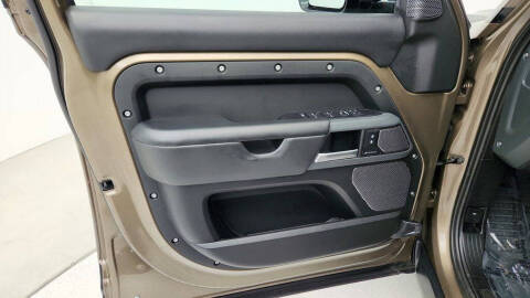 2024 Land Rover Defender 110 P400 X-Dynamic SE