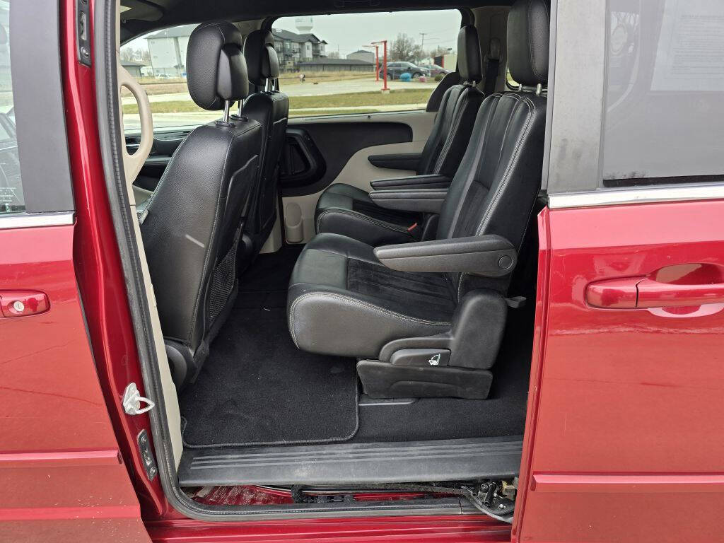 2016 Dodge Grand Caravan SXT Plus photo 15