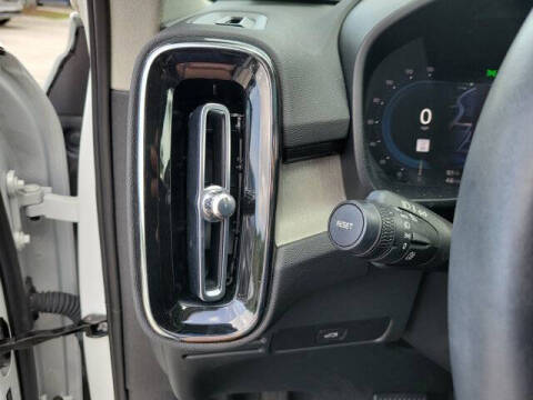 2024 Volvo XC40 B5 Plus Bright Theme