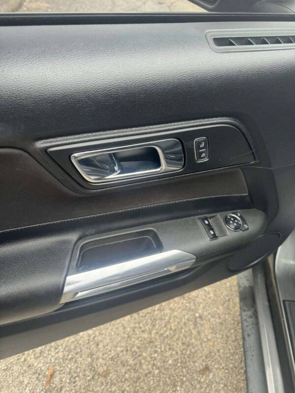 2016 Ford Mustang V6