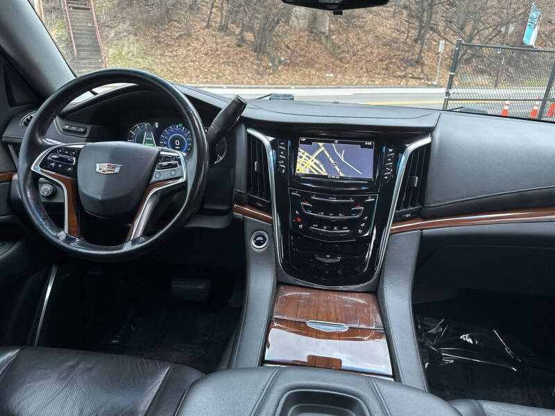 2018 Cadillac Escalade Luxury