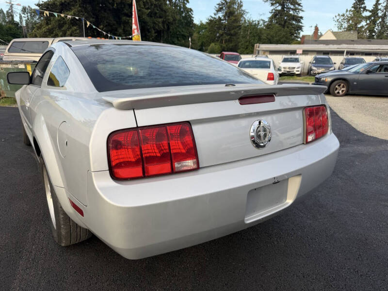 2007 Ford Mustang V6 Deluxe