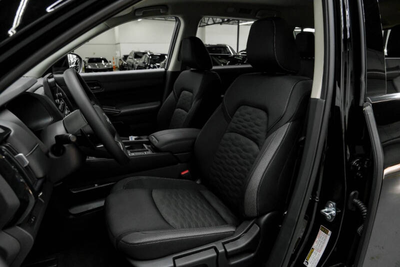 2025 Nissan Pathfinder S