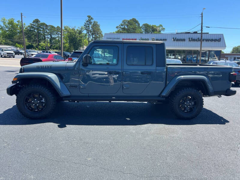 2025 Jeep Gladiator Sport