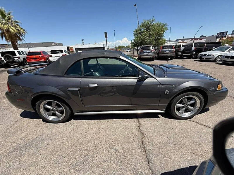 2004 Ford Mustang GT Deluxe