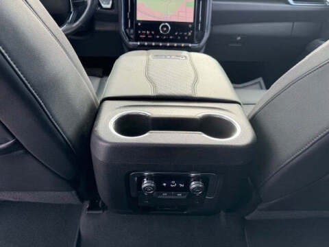 2025 GMC Yukon XL AT4