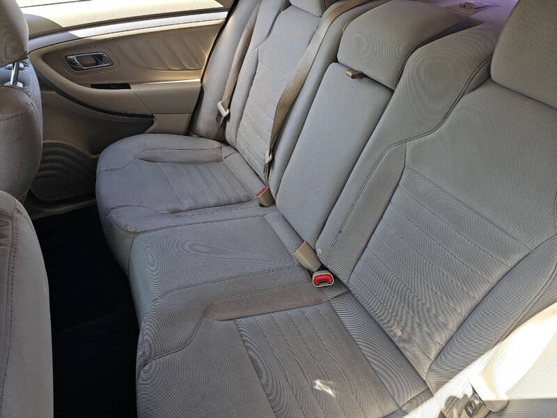 2017 Ford Taurus SE