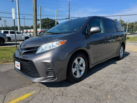 2018 Toyota Sienna LE 8-Passenger