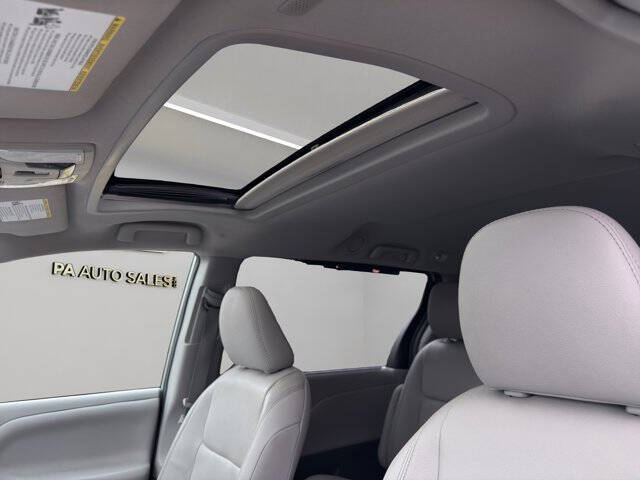 2020 Toyota Sienna XLE Premium 8-Passenger