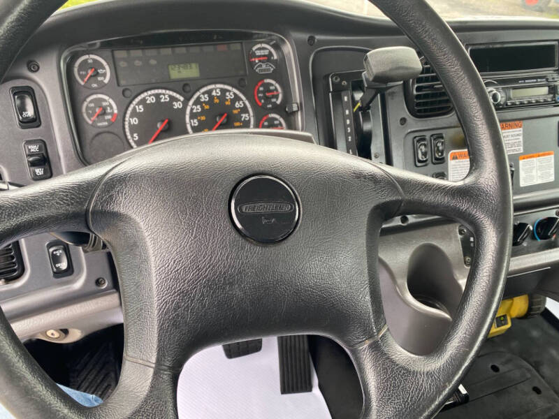 2015 Freightliner M2 106