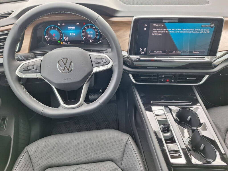 2025 Volkswagen Atlas SE