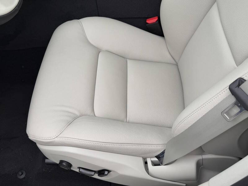 2025 Volvo XC60 T8 Plus Dark Theme