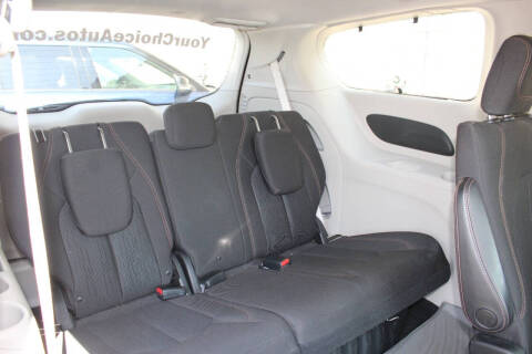 2017 Chrysler Pacifica Touring-L