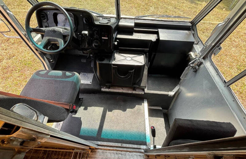 2004 Freightliner MT45 Chassis