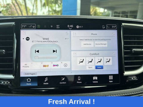 2025 Chrysler Pacifica Select