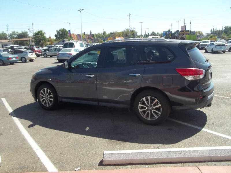 2014 Nissan Pathfinder null photo 12