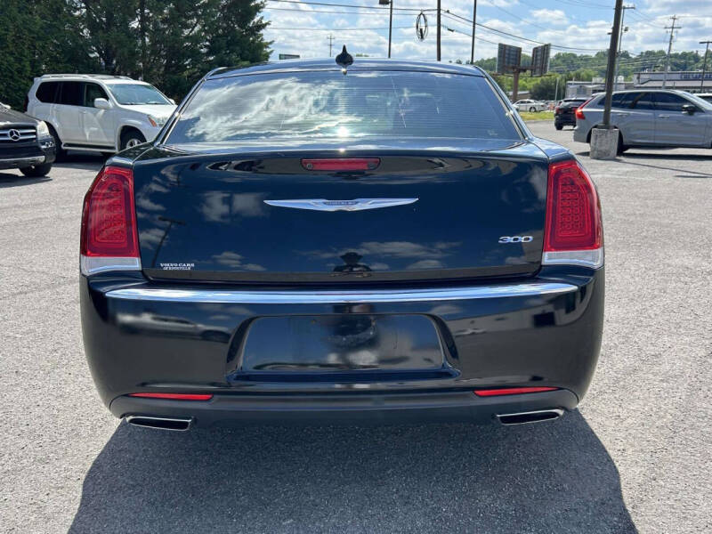2017 Chrysler 300 Limited