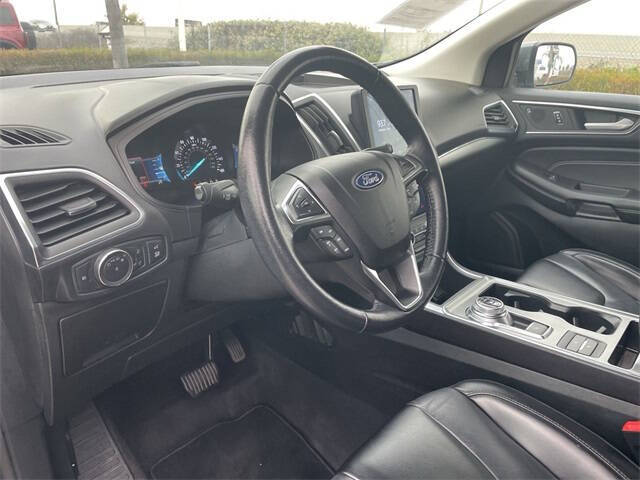 2022 Ford Edge Titanium