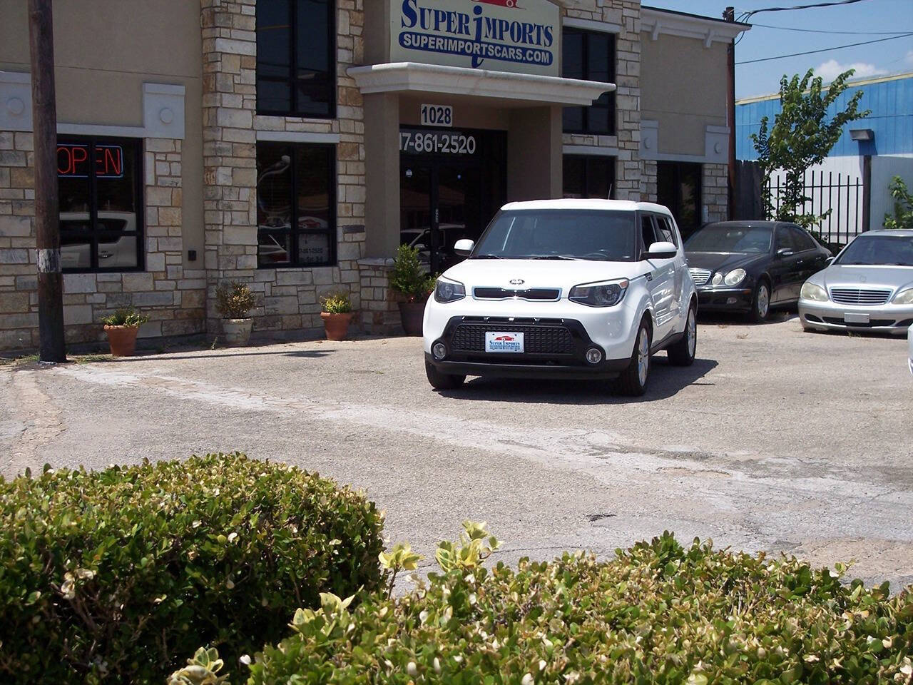 White 2016 Kia Soul + + 4dr Crossover 1