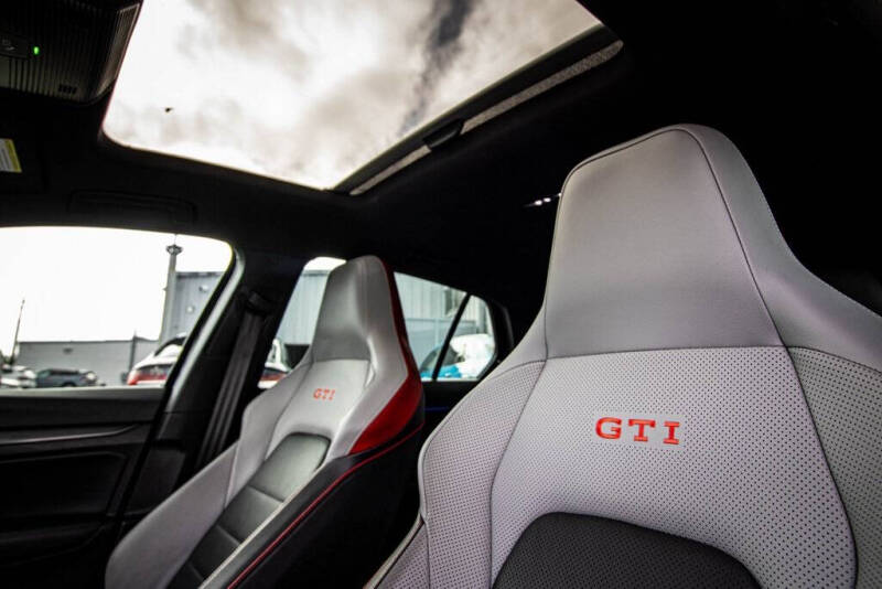 2023 Volkswagen Golf GTI SE