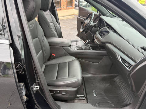 2023 Cadillac XT4 Premium Luxury