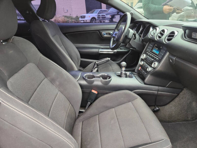 2017 Ford Mustang V6