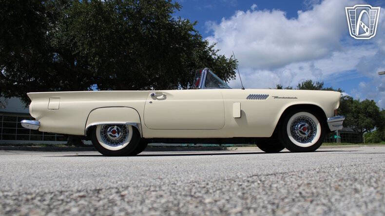 1957 Ford Thunderbird