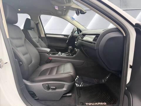 2017 Volkswagen Touareg V6 Sport